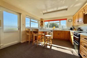 Kitchen/Breakfast Room- click for photo gallery